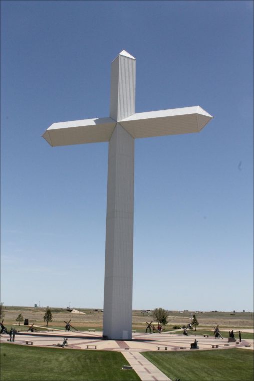 The+cross+in+Groom+Texas+is+the+Western+Hemisphere%E2%80%99s+second+largest+cross+standing+at+190+feet.