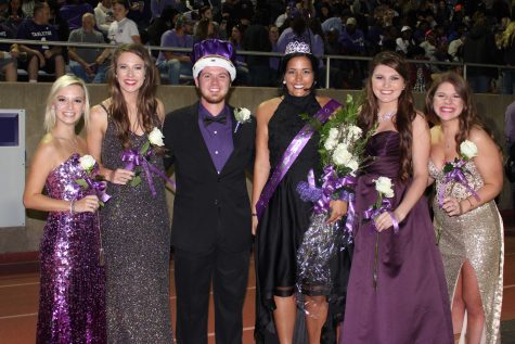 the-2016-tarleton-homecoming-court-with-newly-crowned-queen-kelsey-goodwin_online