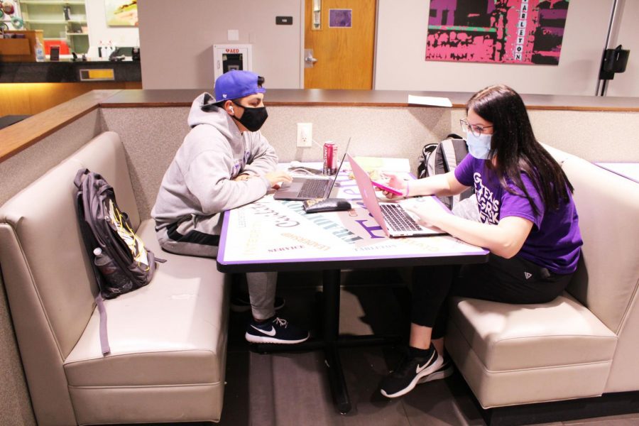 Jonathan Hernandez and Presley Riddell studying in the Dick Smith Library.