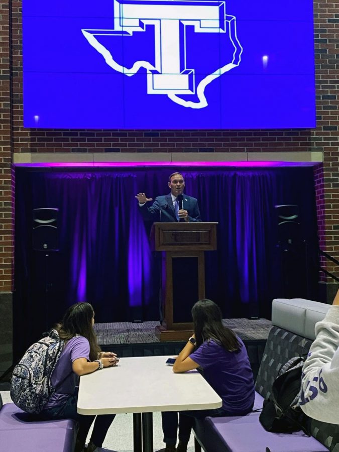Tarleton+President%2C+Dr.+James+Hurley+announcing+the+proposal+of+a+parking+structure+to+the+Tarleton+Student+Body.